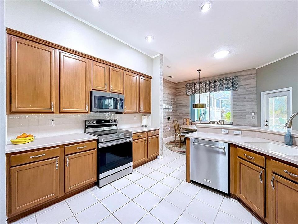 For Sale: $629,000 (3 beds, 3 baths, 2399 Square Feet)