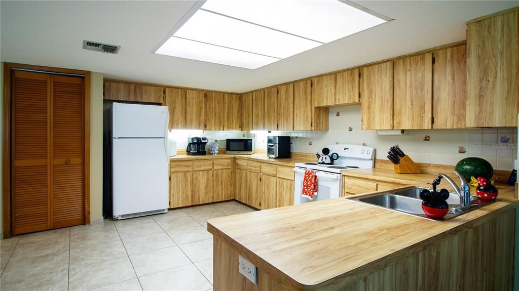 For Sale: $825,000 (4 beds, 3 baths, 3388 Square Feet)