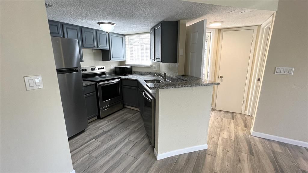 Active With Contract: $1,375 (2 beds, 2 baths, 864 Square Feet)