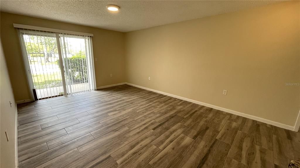 Active With Contract: $1,375 (2 beds, 2 baths, 864 Square Feet)
