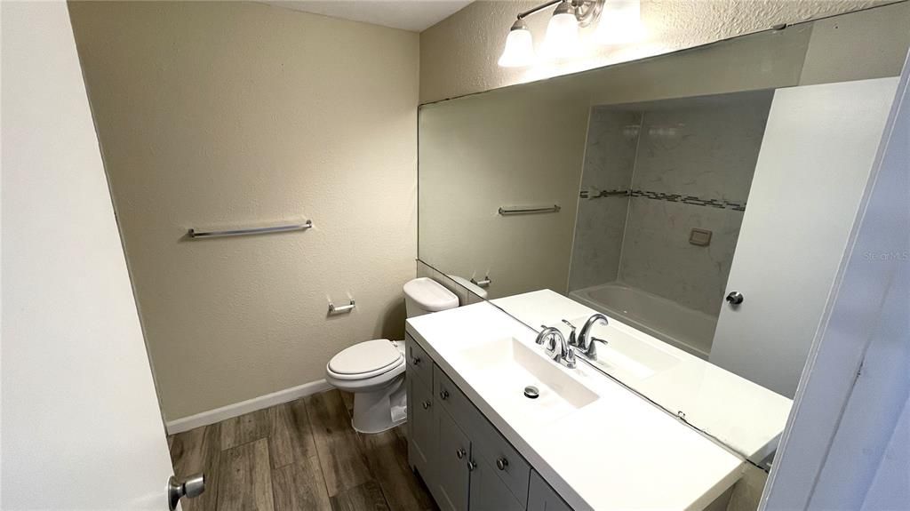 Active With Contract: $1,375 (2 beds, 2 baths, 864 Square Feet)