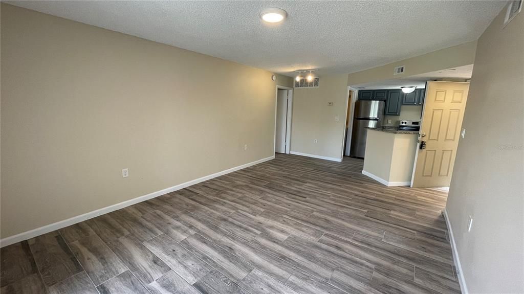 Active With Contract: $1,375 (2 beds, 2 baths, 864 Square Feet)