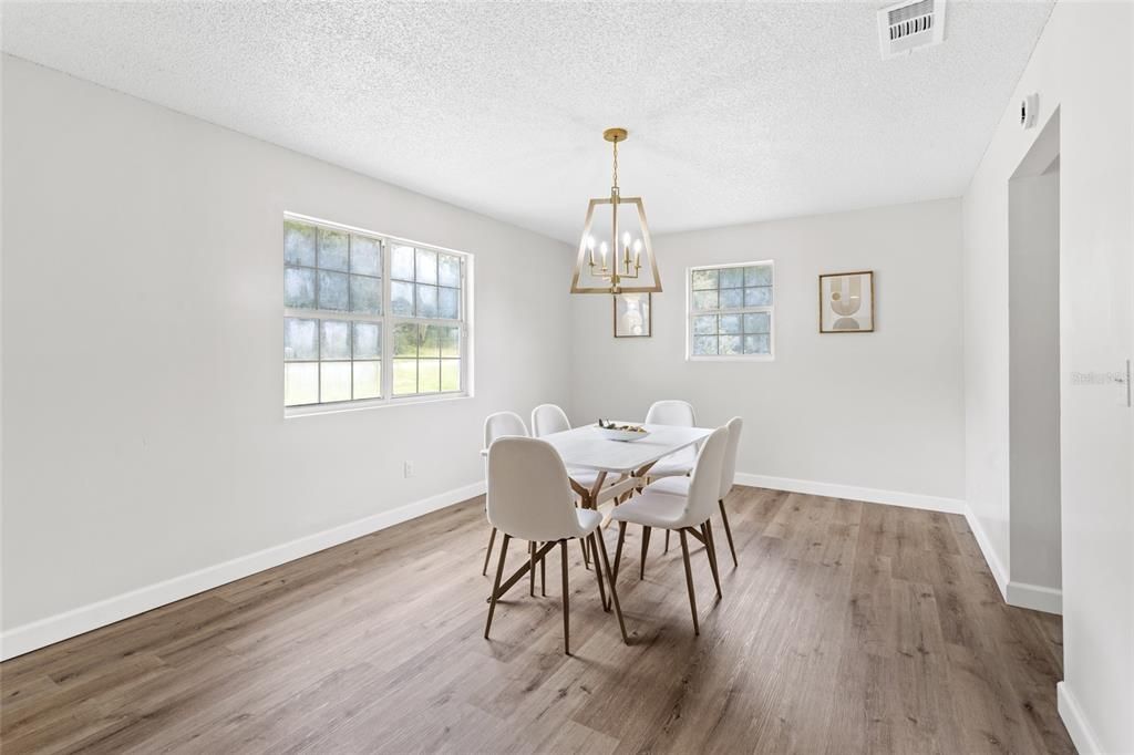 待售: $279,900 (4 贝兹, 2 浴室, 1824 平方英尺)