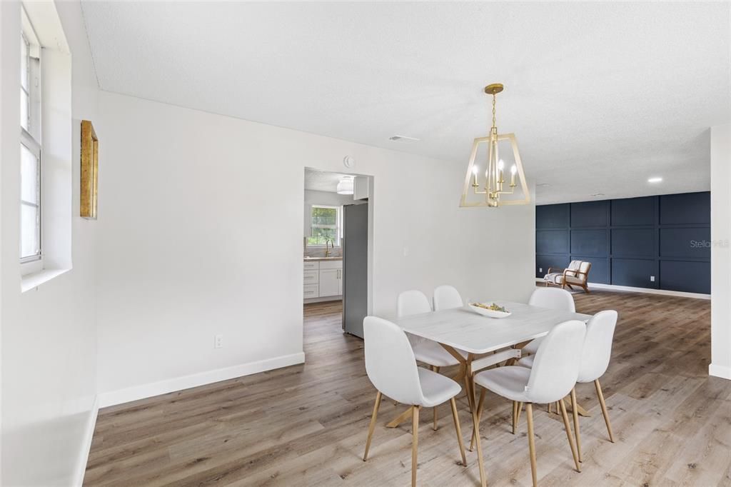 待售: $279,900 (4 贝兹, 2 浴室, 1824 平方英尺)