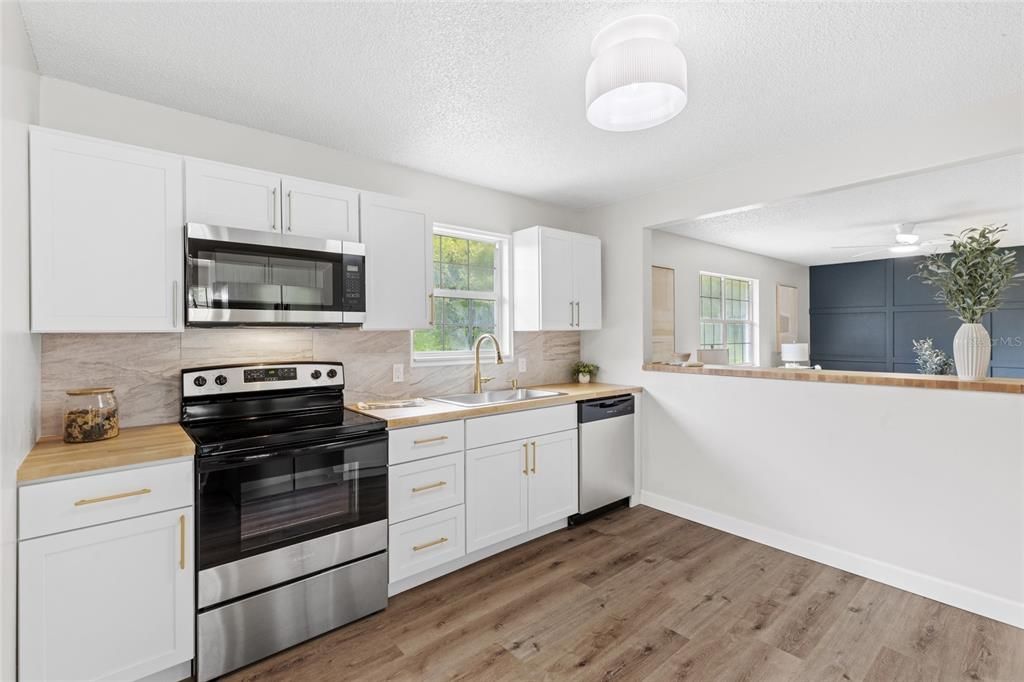 待售: $279,900 (4 贝兹, 2 浴室, 1824 平方英尺)