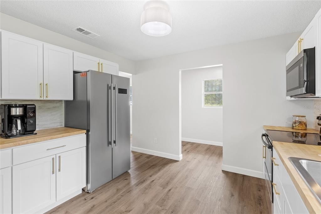 待售: $279,900 (4 贝兹, 2 浴室, 1824 平方英尺)