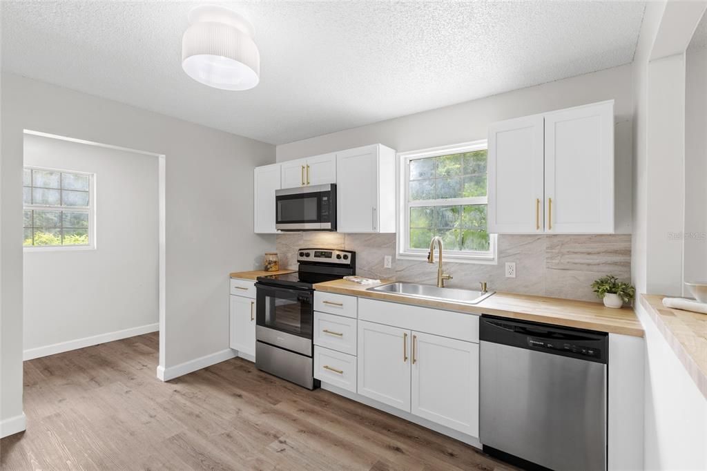 待售: $279,900 (4 贝兹, 2 浴室, 1824 平方英尺)