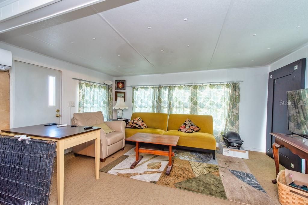 For Sale: $85,000 (1 beds, 1 baths, 480 Square Feet)