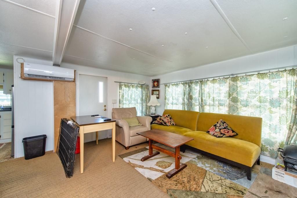 For Sale: $85,000 (1 beds, 1 baths, 480 Square Feet)