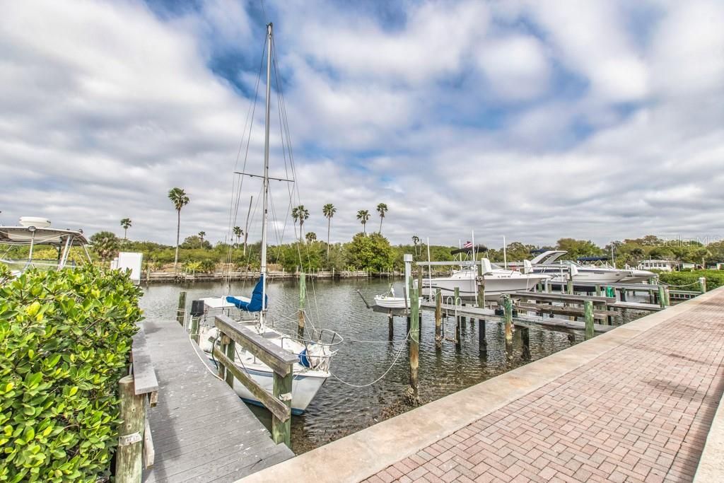 For Sale: $85,000 (1 beds, 1 baths, 480 Square Feet)