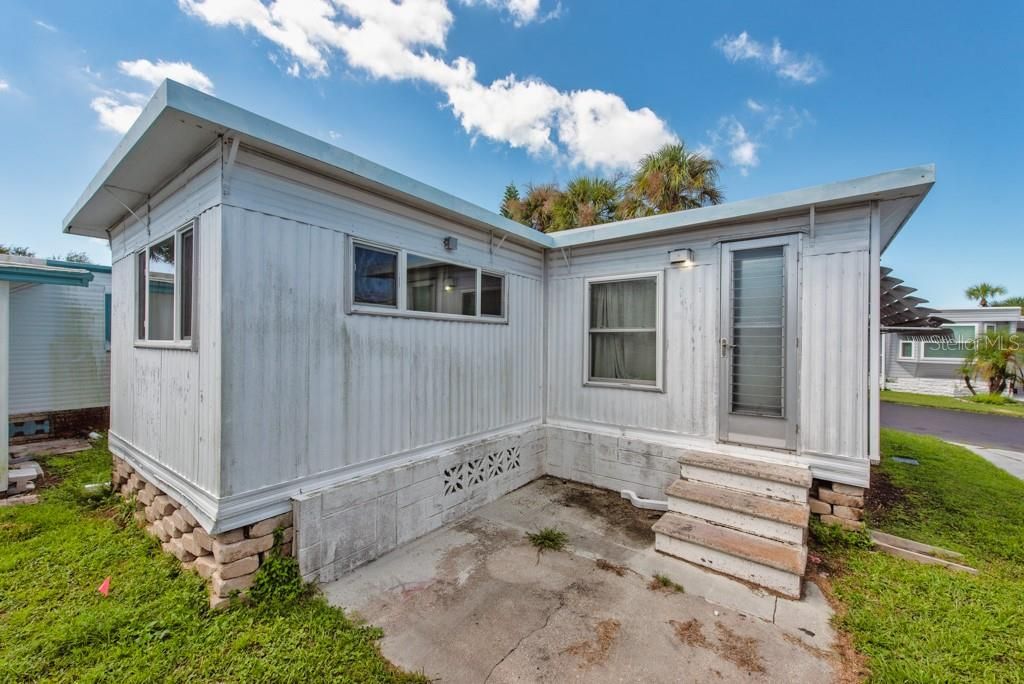 For Sale: $85,000 (1 beds, 1 baths, 480 Square Feet)