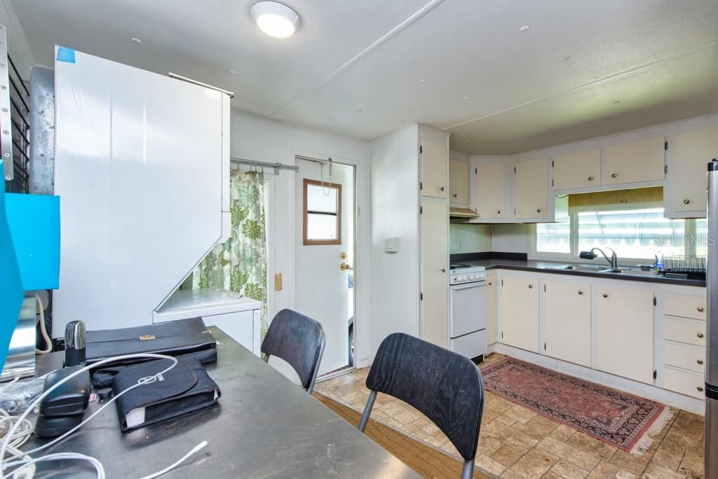 For Sale: $85,000 (1 beds, 1 baths, 480 Square Feet)