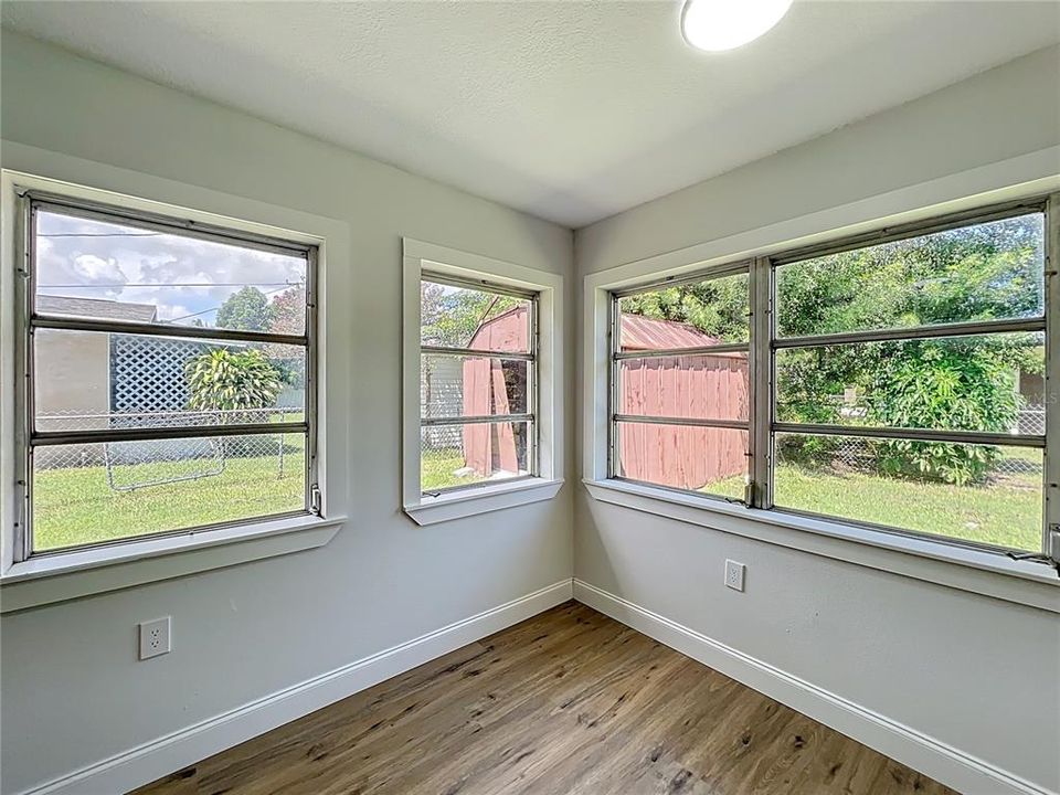 For Sale: $320,000 (3 beds, 2 baths, 1567 Square Feet)