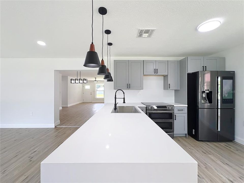 For Sale: $320,000 (3 beds, 2 baths, 1567 Square Feet)