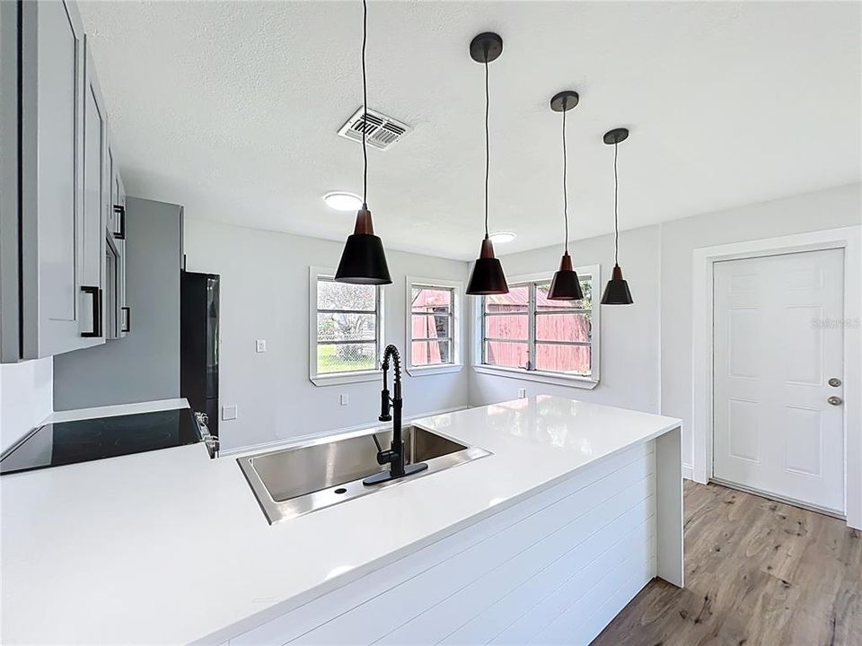 For Sale: $320,000 (3 beds, 2 baths, 1567 Square Feet)