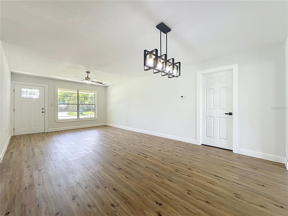 For Sale: $320,000 (3 beds, 2 baths, 1567 Square Feet)