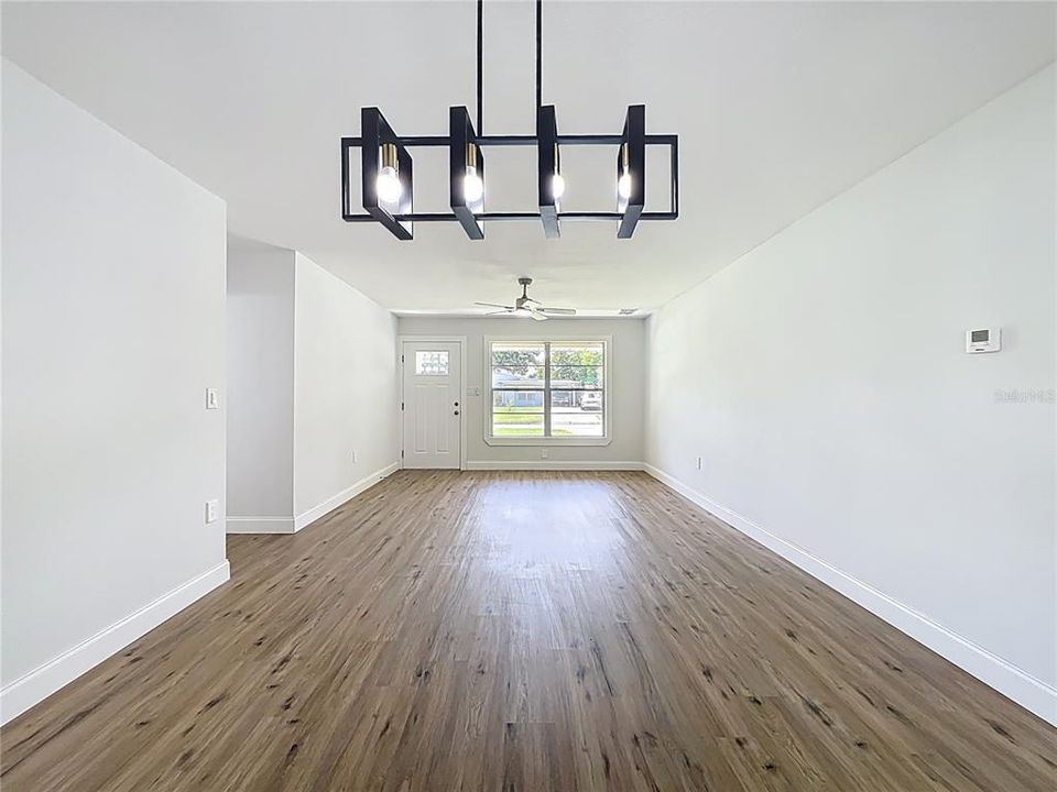 For Sale: $320,000 (3 beds, 2 baths, 1567 Square Feet)