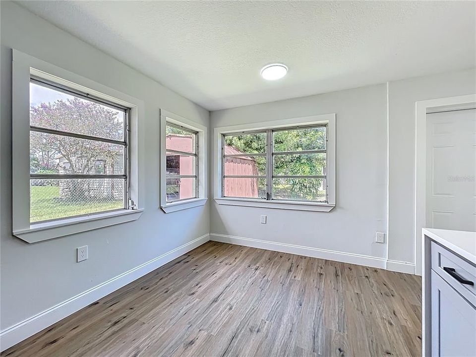 For Sale: $320,000 (3 beds, 2 baths, 1567 Square Feet)