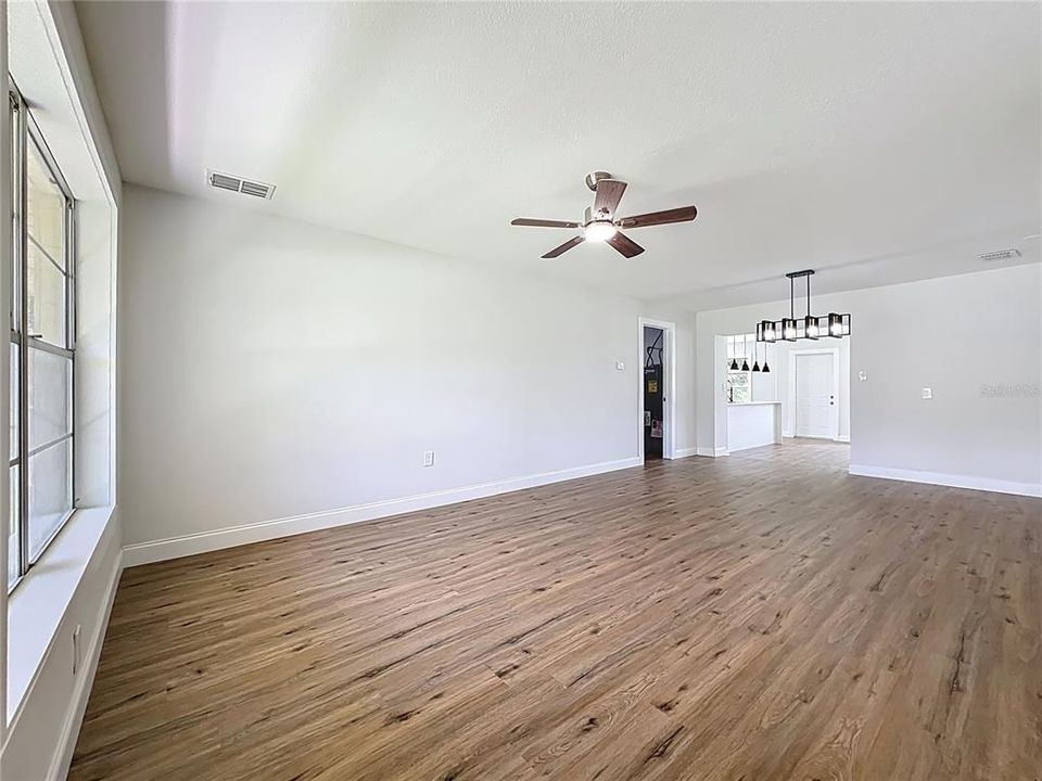 For Sale: $320,000 (3 beds, 2 baths, 1567 Square Feet)