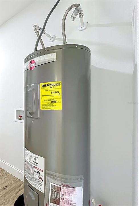 For Sale: $320,000 (3 beds, 2 baths, 1567 Square Feet)