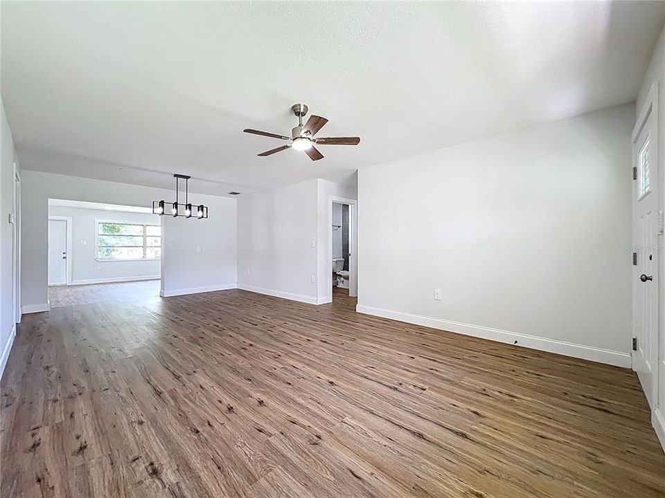 For Sale: $320,000 (3 beds, 2 baths, 1567 Square Feet)