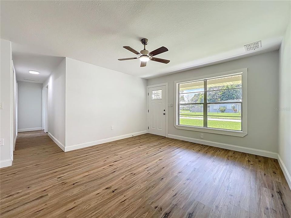 For Sale: $320,000 (3 beds, 2 baths, 1567 Square Feet)