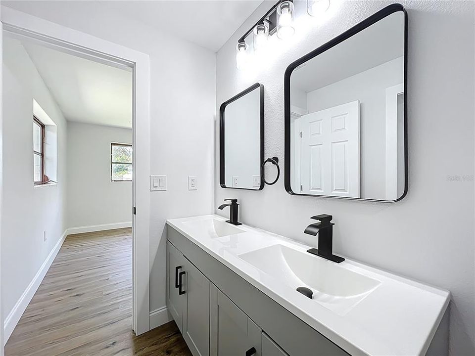 For Sale: $320,000 (3 beds, 2 baths, 1567 Square Feet)