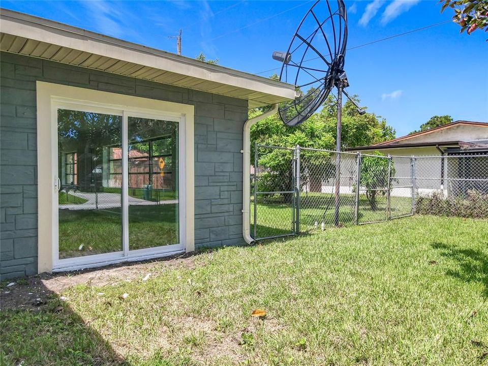 For Sale: $320,000 (3 beds, 2 baths, 1567 Square Feet)