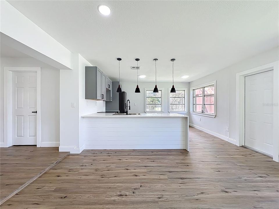 For Sale: $320,000 (3 beds, 2 baths, 1567 Square Feet)