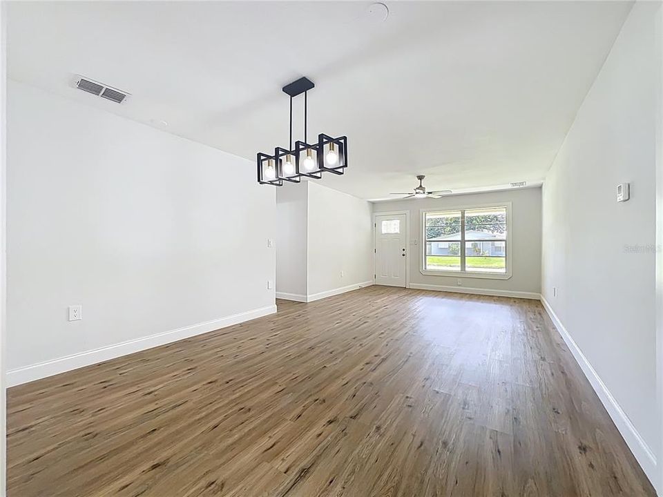 For Sale: $320,000 (3 beds, 2 baths, 1567 Square Feet)