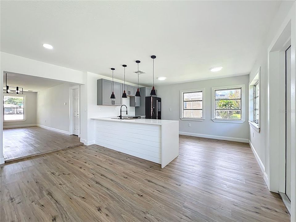 For Sale: $320,000 (3 beds, 2 baths, 1567 Square Feet)