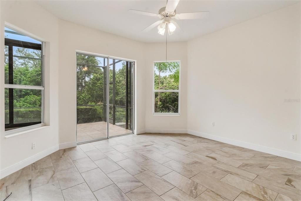 Activo con contrato: $399,999 (3 camas, 2 baños, 2284 Pies cuadrados)