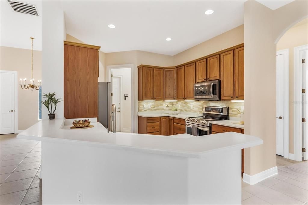 Activo con contrato: $399,999 (3 camas, 2 baños, 2284 Pies cuadrados)