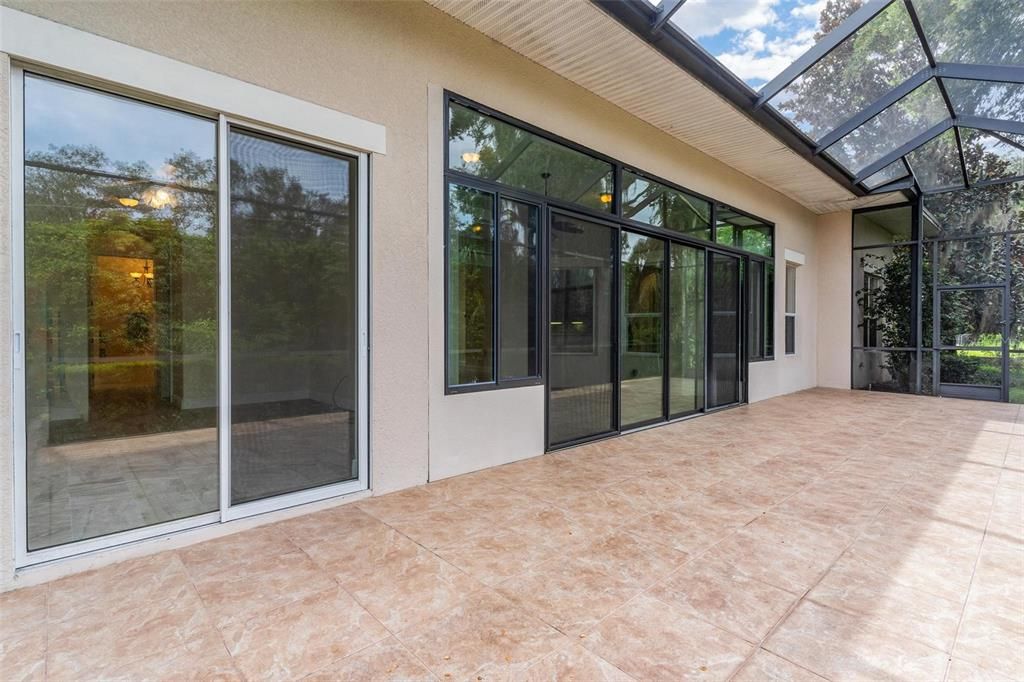 Activo con contrato: $399,999 (3 camas, 2 baños, 2284 Pies cuadrados)