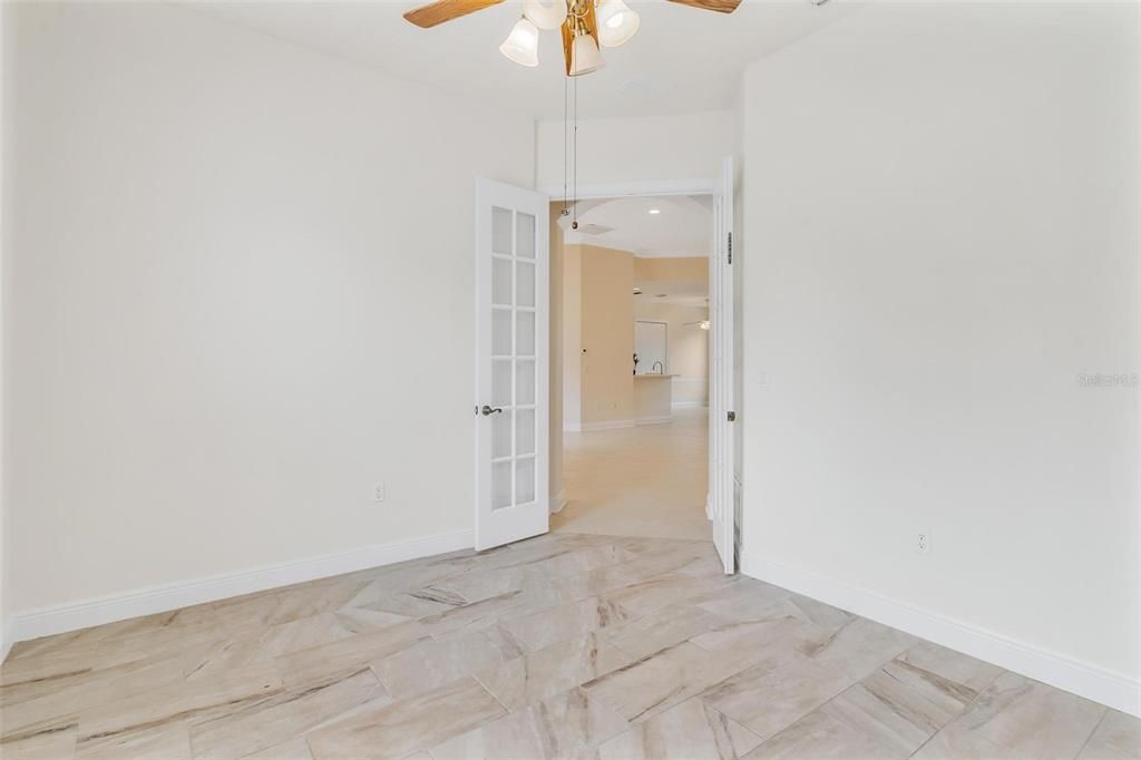 Activo con contrato: $399,999 (3 camas, 2 baños, 2284 Pies cuadrados)