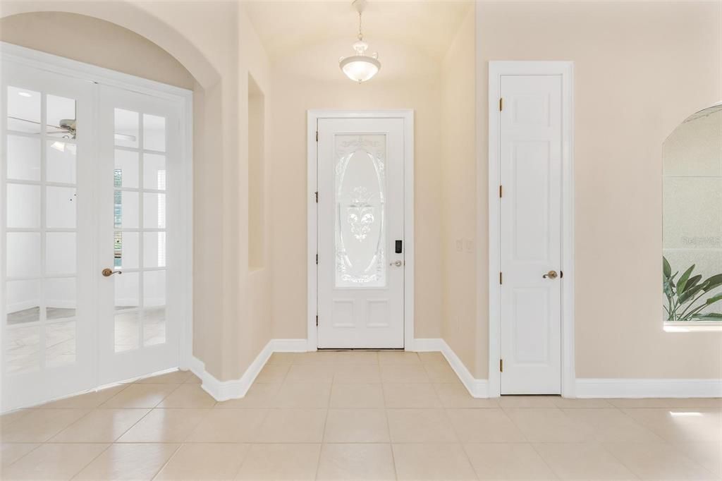 Activo con contrato: $399,999 (3 camas, 2 baños, 2284 Pies cuadrados)