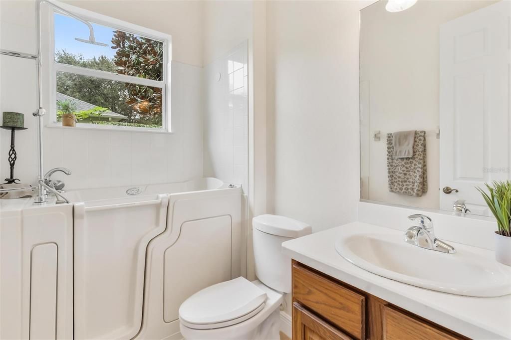 Activo con contrato: $399,999 (3 camas, 2 baños, 2284 Pies cuadrados)