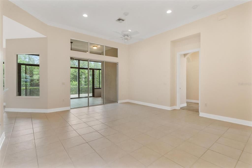 Activo con contrato: $399,999 (3 camas, 2 baños, 2284 Pies cuadrados)