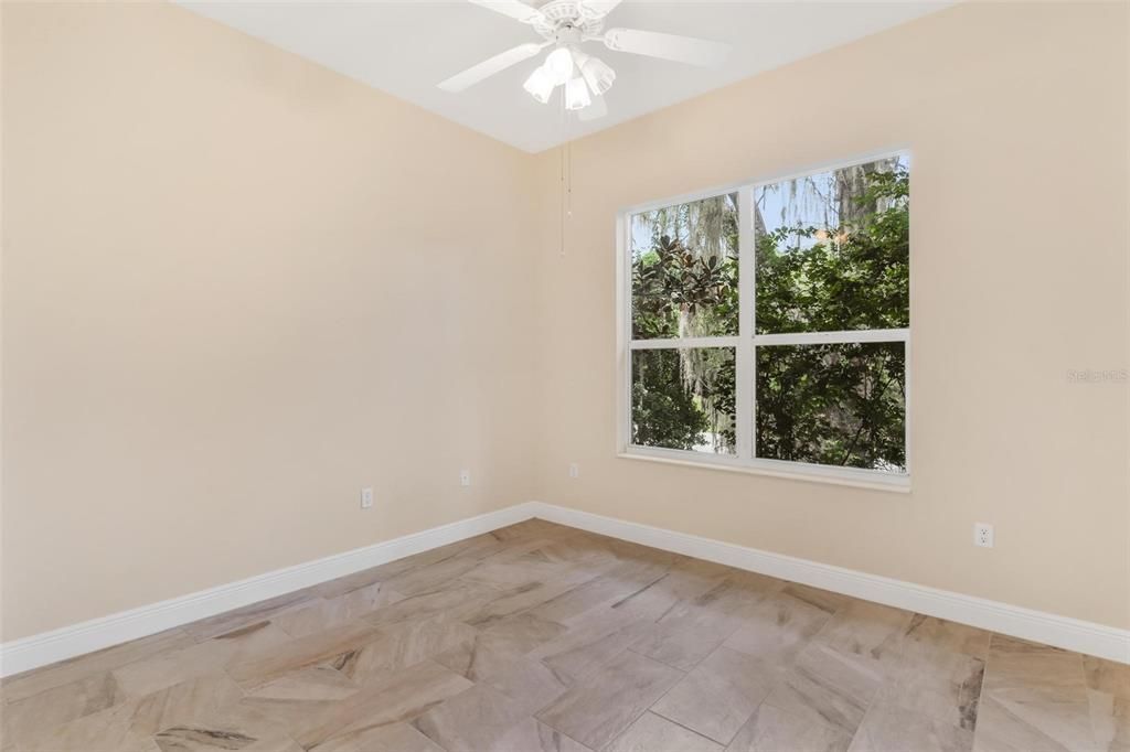 Activo con contrato: $399,999 (3 camas, 2 baños, 2284 Pies cuadrados)