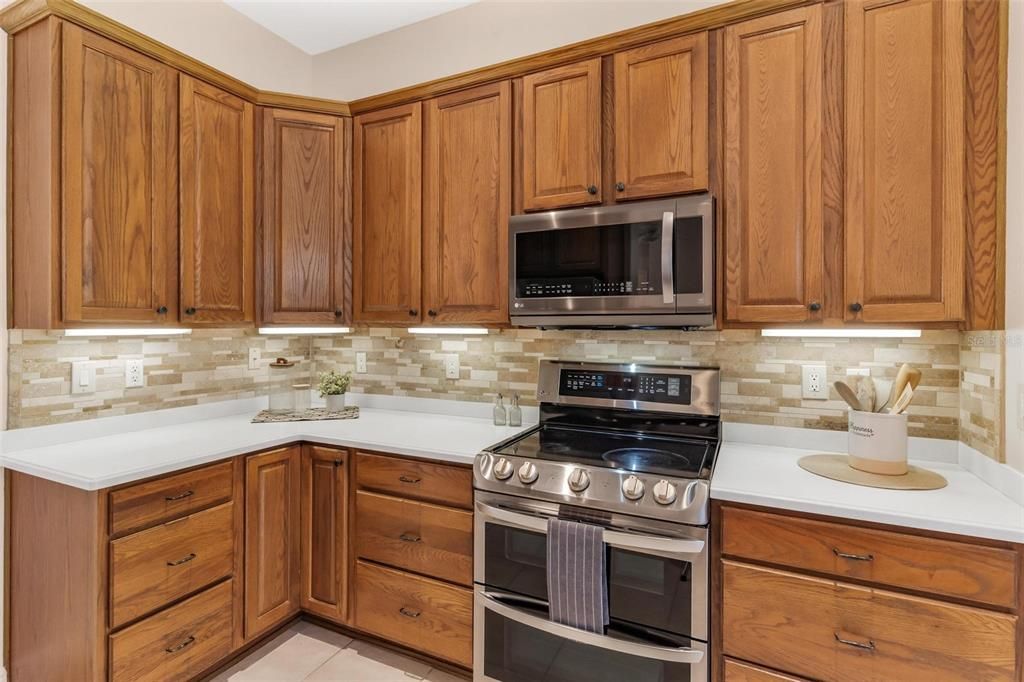 Activo con contrato: $399,999 (3 camas, 2 baños, 2284 Pies cuadrados)