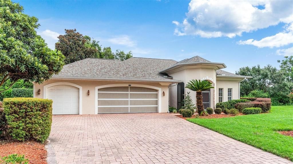 Activo con contrato: $399,999 (3 camas, 2 baños, 2284 Pies cuadrados)