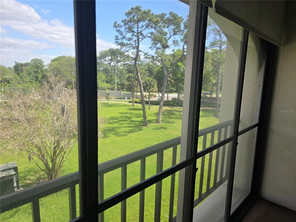 合同活跃: $1,400 (1 贝兹, 1 浴室, 670 平方英尺)