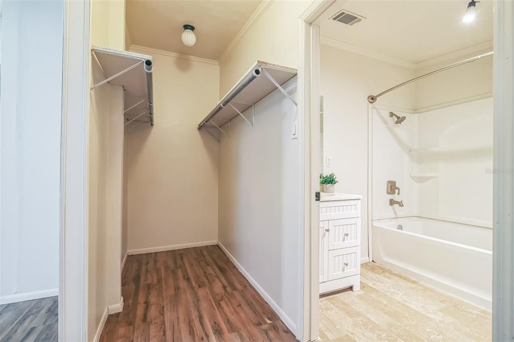 Active With Contract: $219,990 (3 beds, 2 baths, 1904 Square Feet)