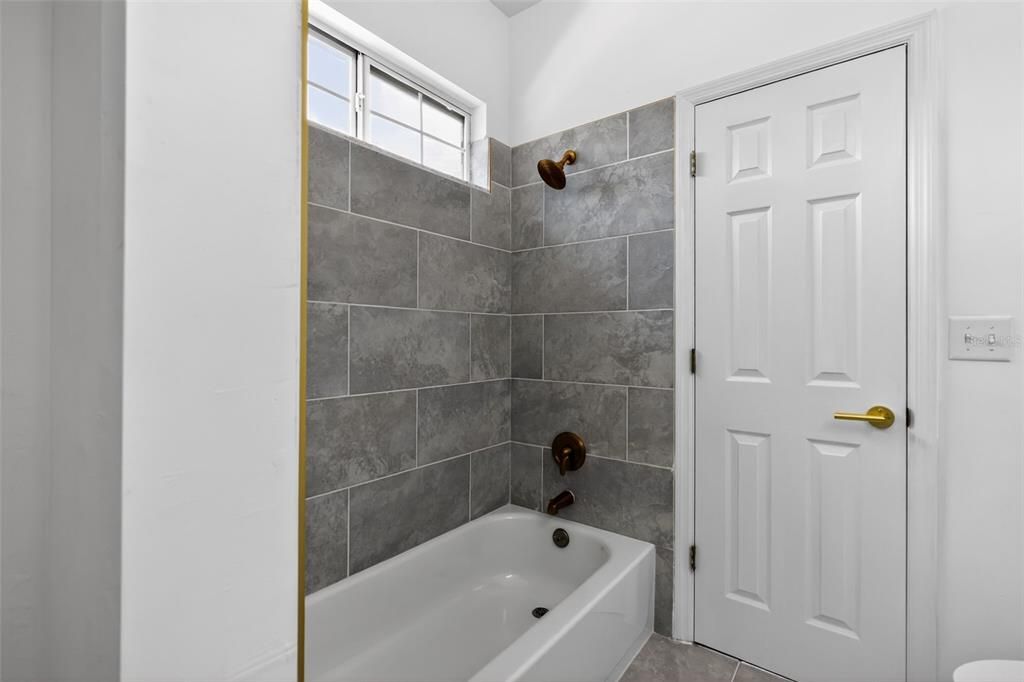 En Venta: $480,000 (3 camas, 2 baños, 2235 Pies cuadrados)