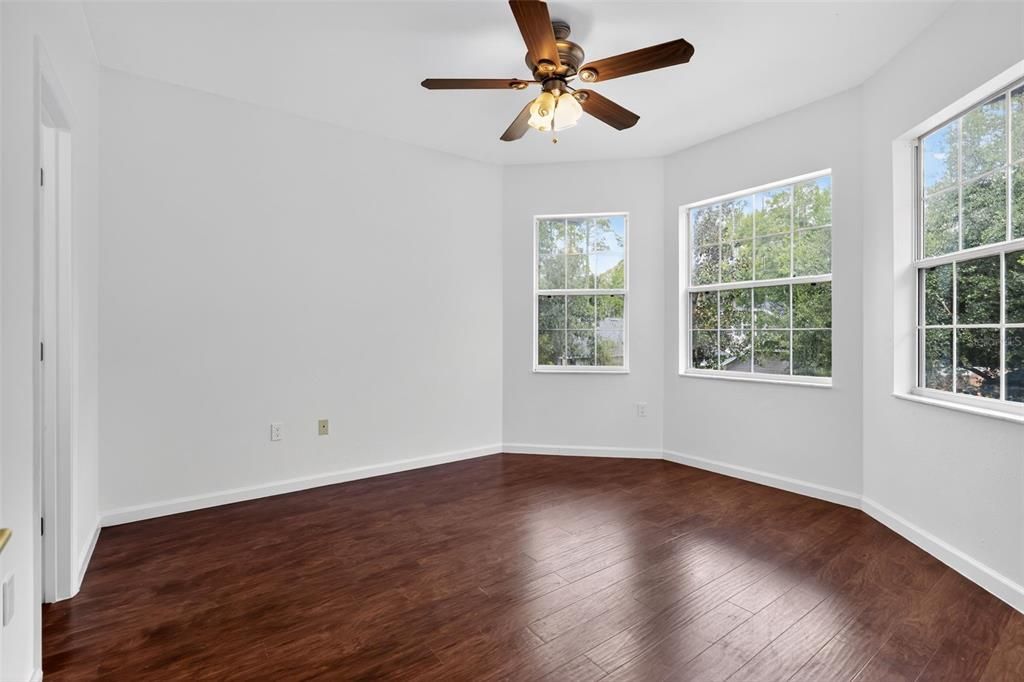 En Venta: $480,000 (3 camas, 2 baños, 2235 Pies cuadrados)