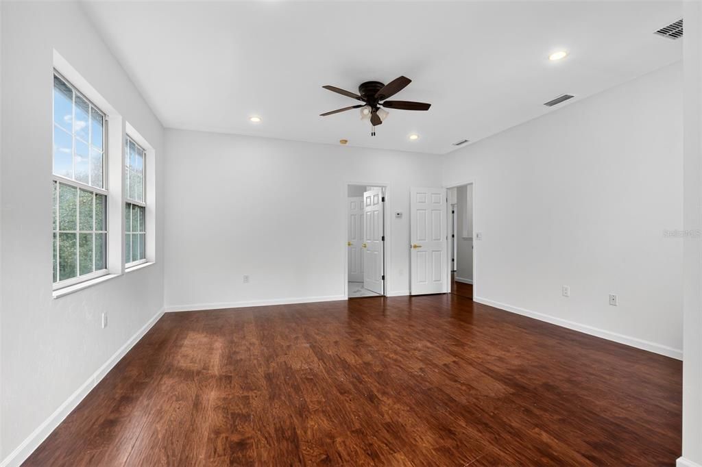 En Venta: $480,000 (3 camas, 2 baños, 2235 Pies cuadrados)