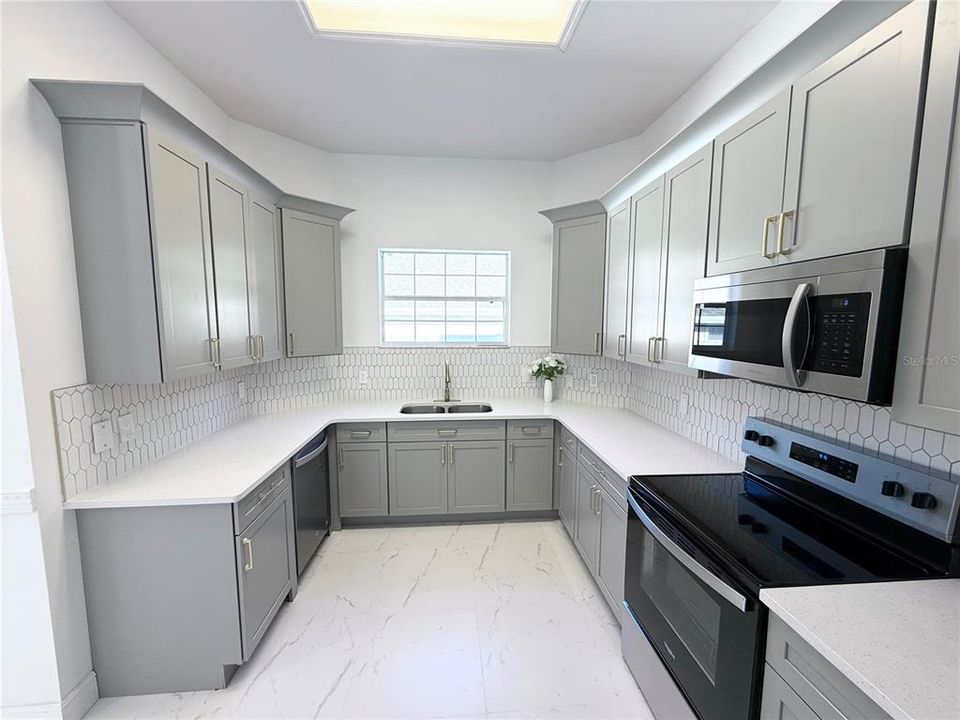 En Venta: $480,000 (3 camas, 2 baños, 2235 Pies cuadrados)