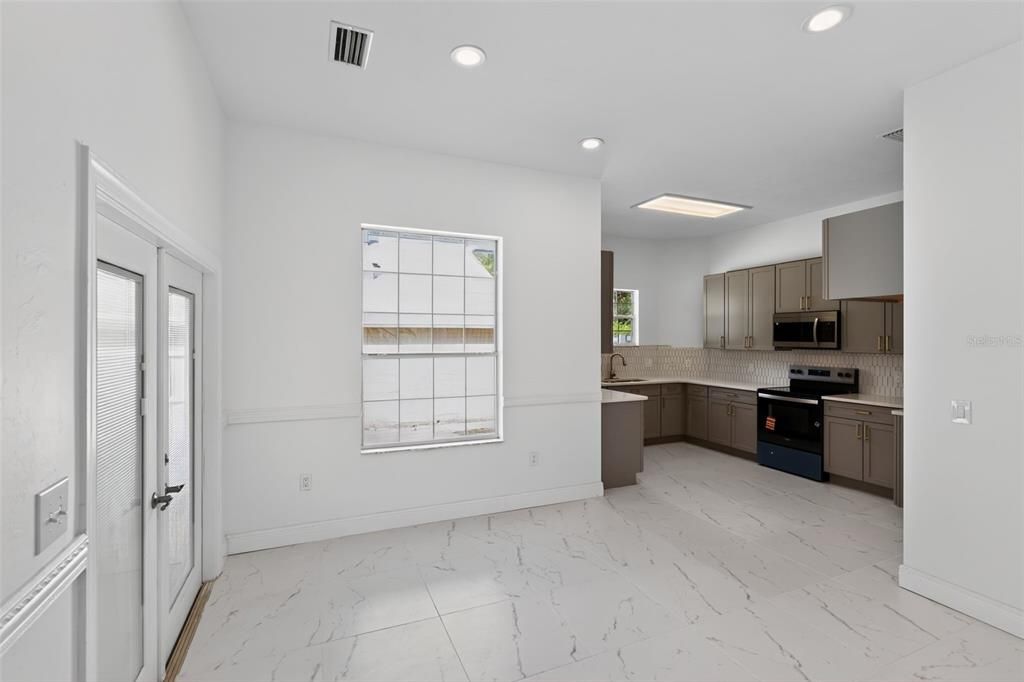 En Venta: $480,000 (3 camas, 2 baños, 2235 Pies cuadrados)