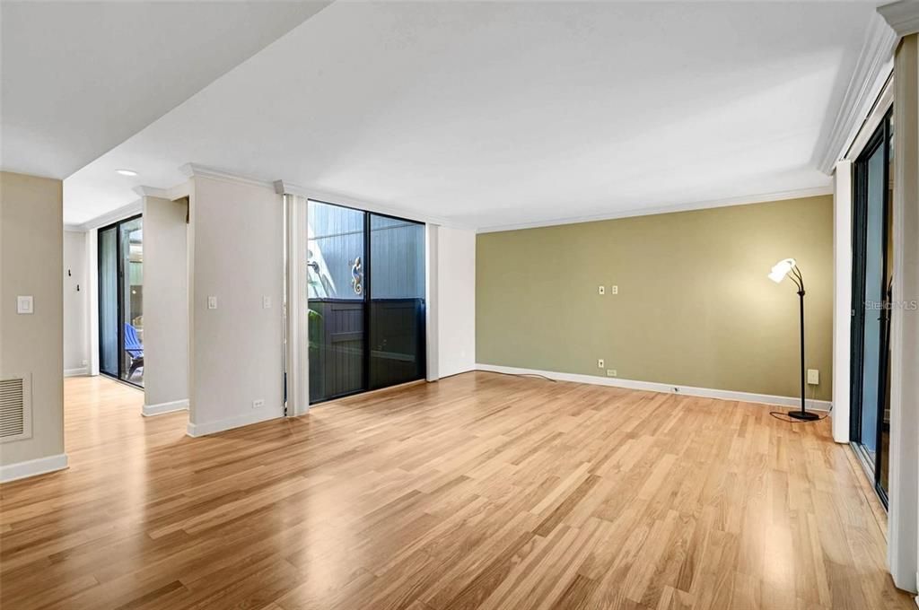 For Rent: $2,000 (2 beds, 2 baths, 1729 Square Feet)