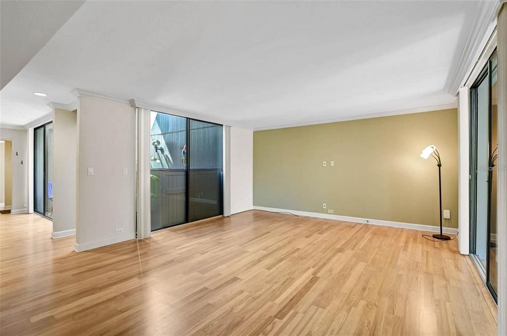 For Rent: $2,000 (2 beds, 2 baths, 1729 Square Feet)